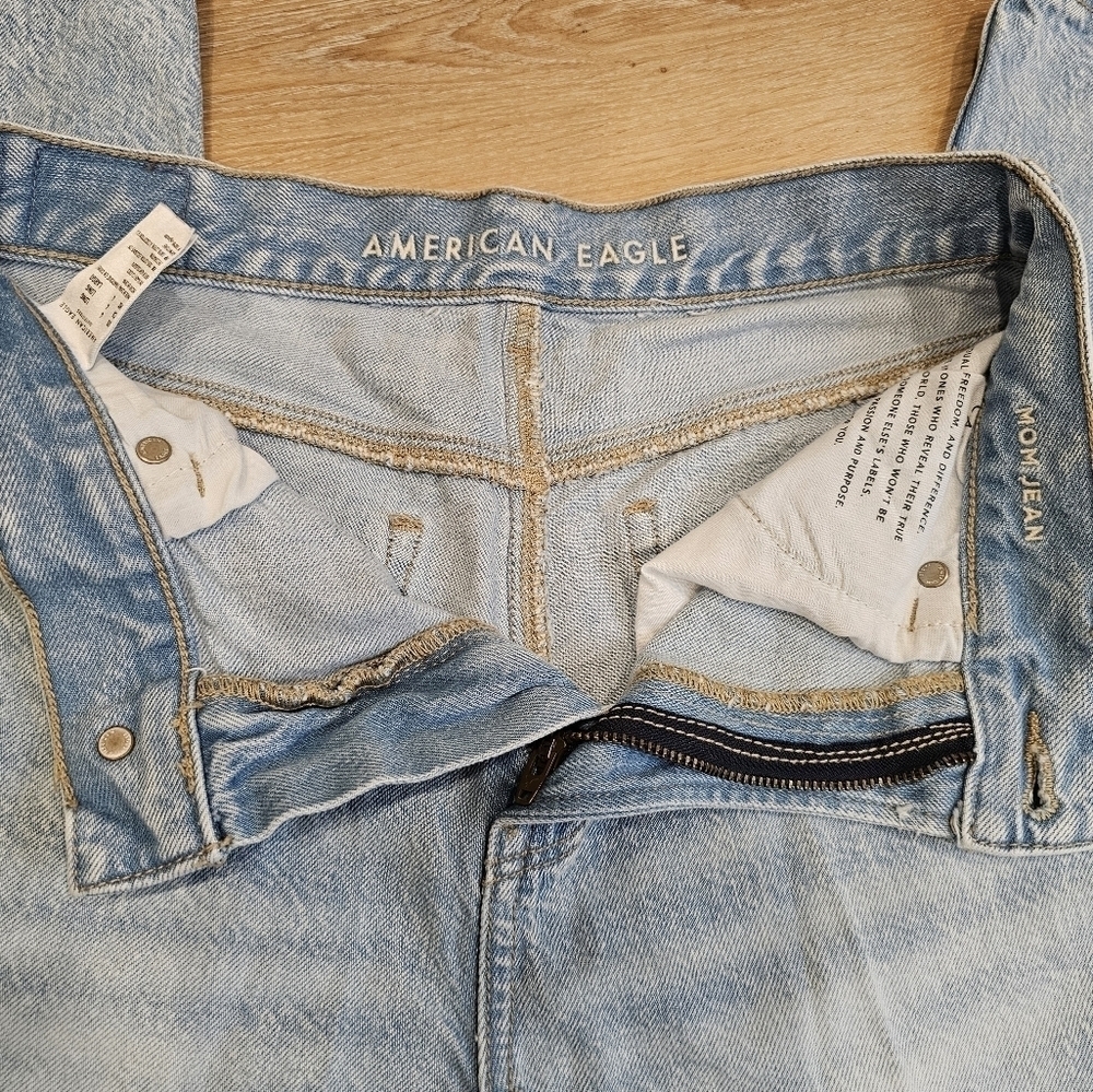 American Eagle Mom Jean Women's Size 4 Tall Destroyed Light Wash Denim Straight - Picture 6 of 12